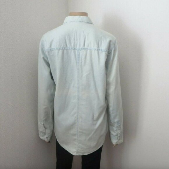 NWT Hollister Chambray Button Down Shirt Size Medium Light Wash - Picture 5 of 6